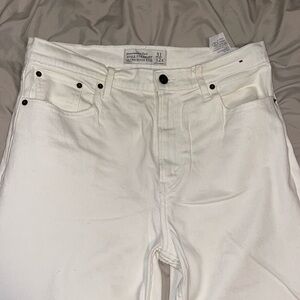 White Abercrombie Ankle Straight High Rise jeans. Size 31r